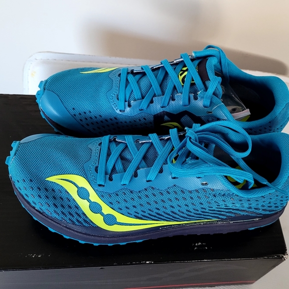 Saucony running shoes with spike - Picture 2 of 7